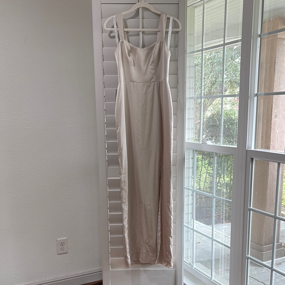 Elegant Cream Sleeveless Dress